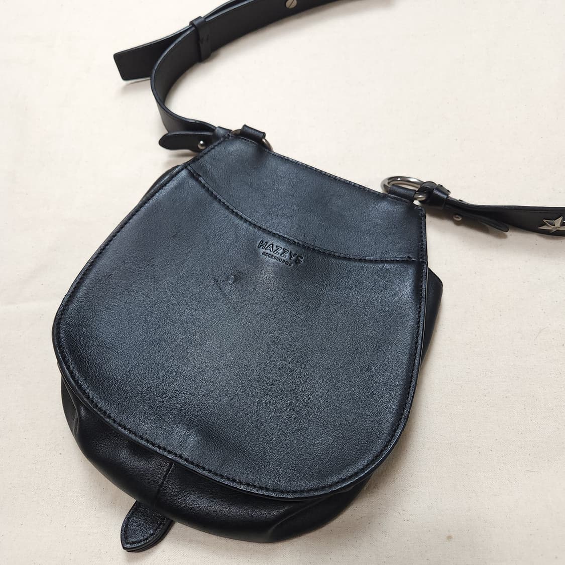 [OS] 헤지스 블랙 레더 숄더백 상품이미지3