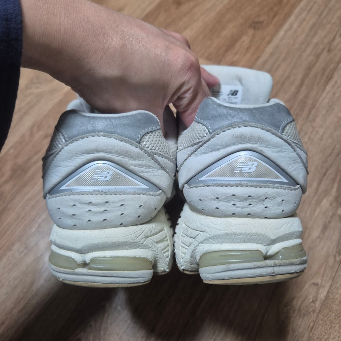 뉴발란스 아이보리 2002R 255 신발 상품이미지2