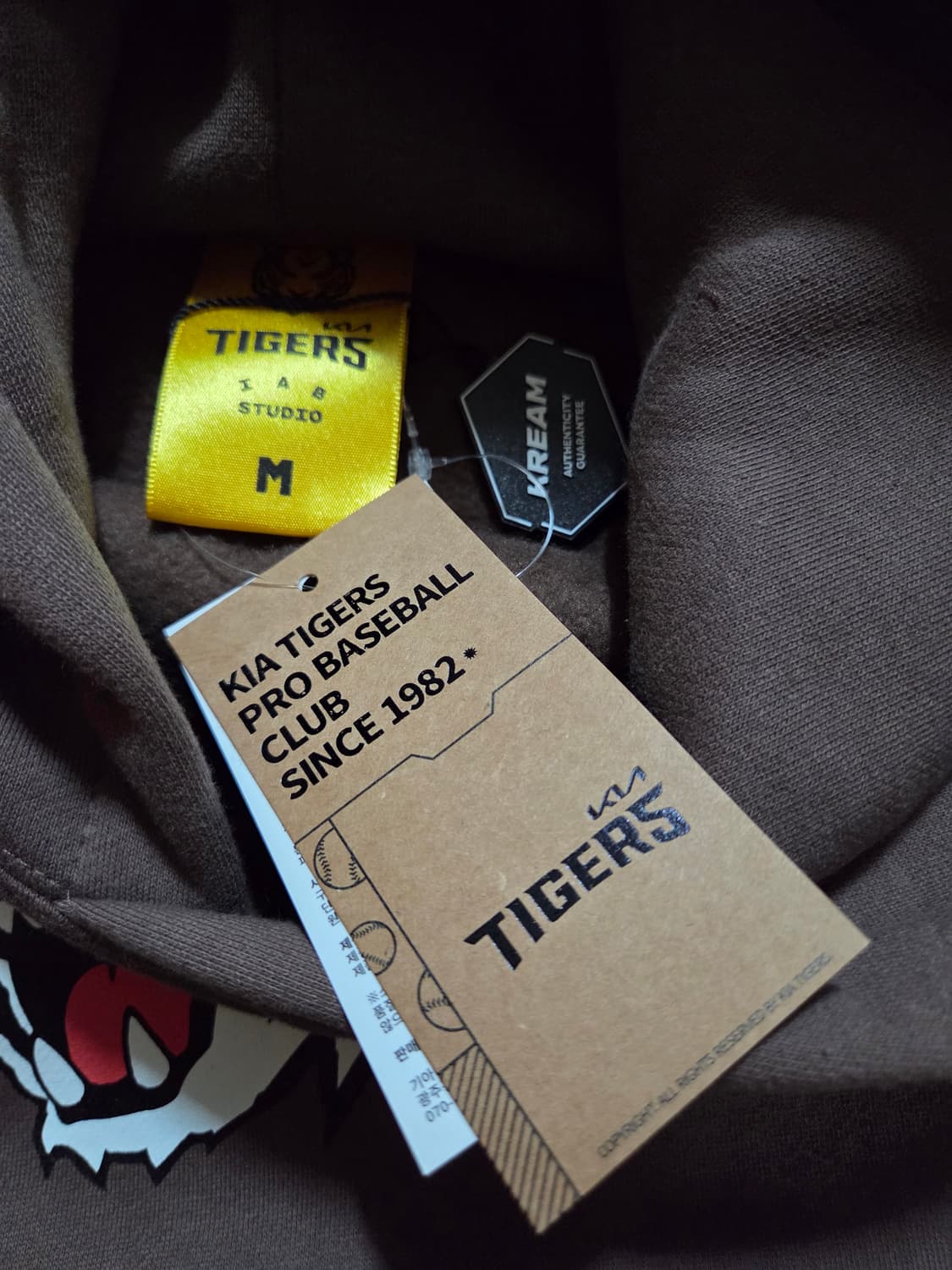 아이앱스튜디오 기아타이거즈 V12우승 후드티 상품이미지3