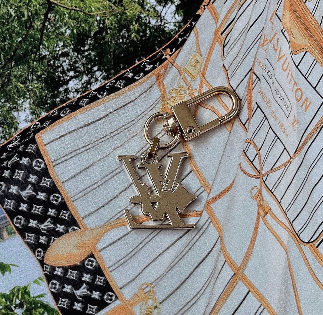 루이비통 모노 플라워 키링 상품이미지5