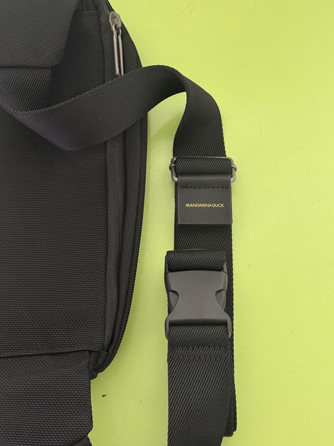 만다리나덕 슬링백 상품이미지4