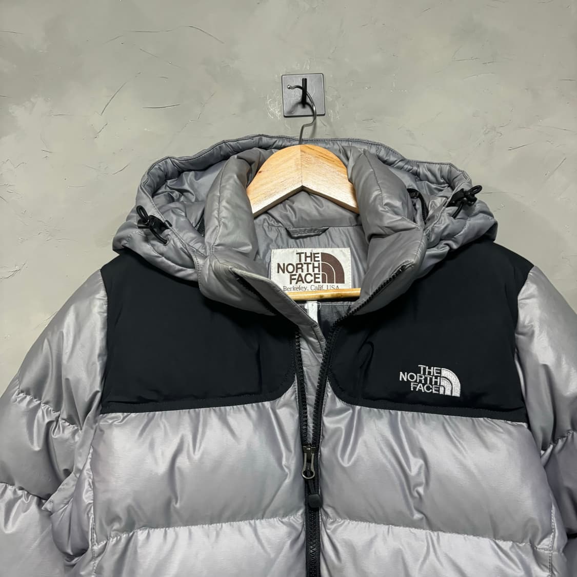 노스페이스 눕시 700 구스다운 패딩 회색 그레이 실버 상품이미지2