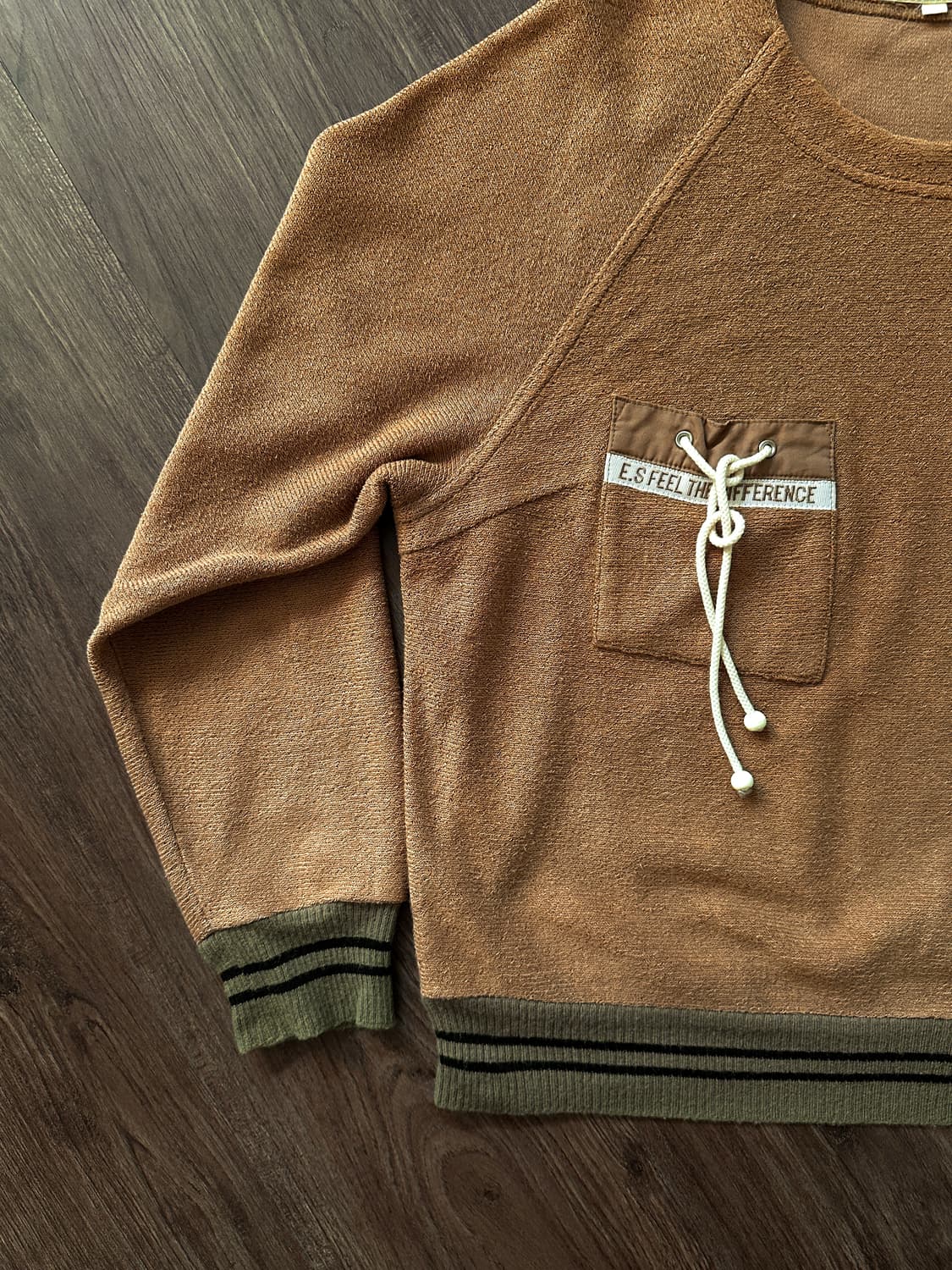 Leiliam 오프닝 숄더 디테일 스웻 셔츠 상품이미지10