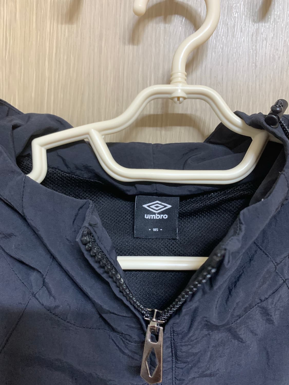 엄브로 블랙 후드 바람막이 105 상품이미지4