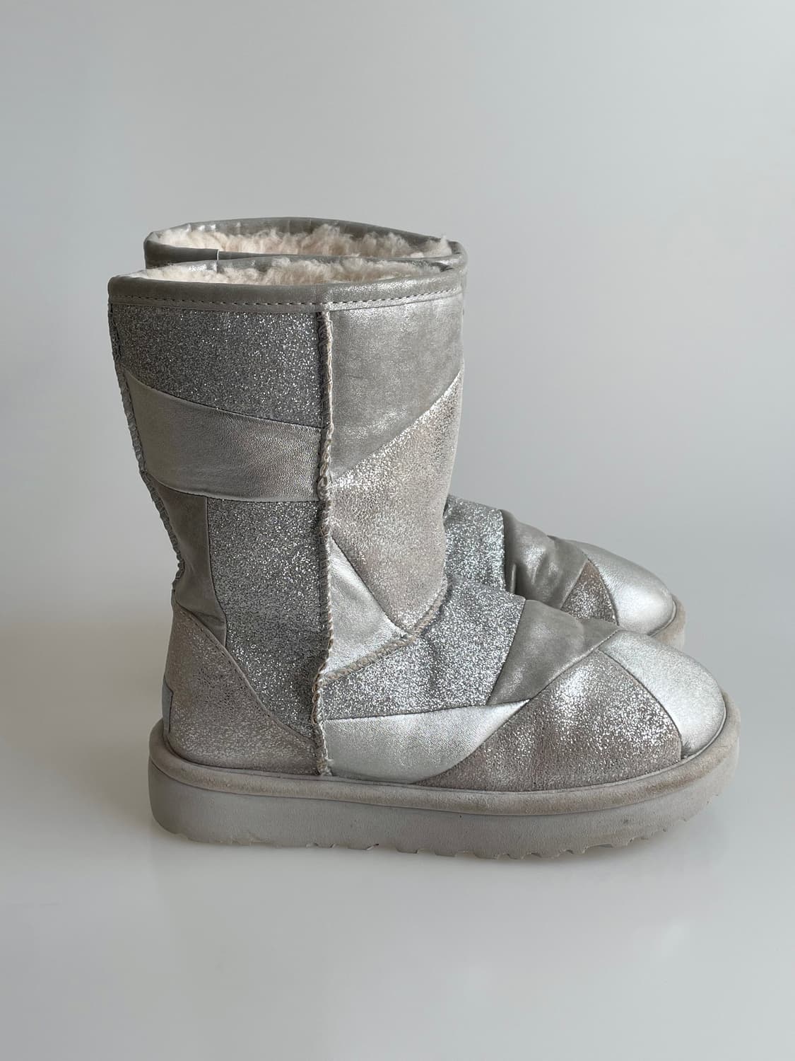 Ugg 실버 패치워크 부츠 상품이미지1