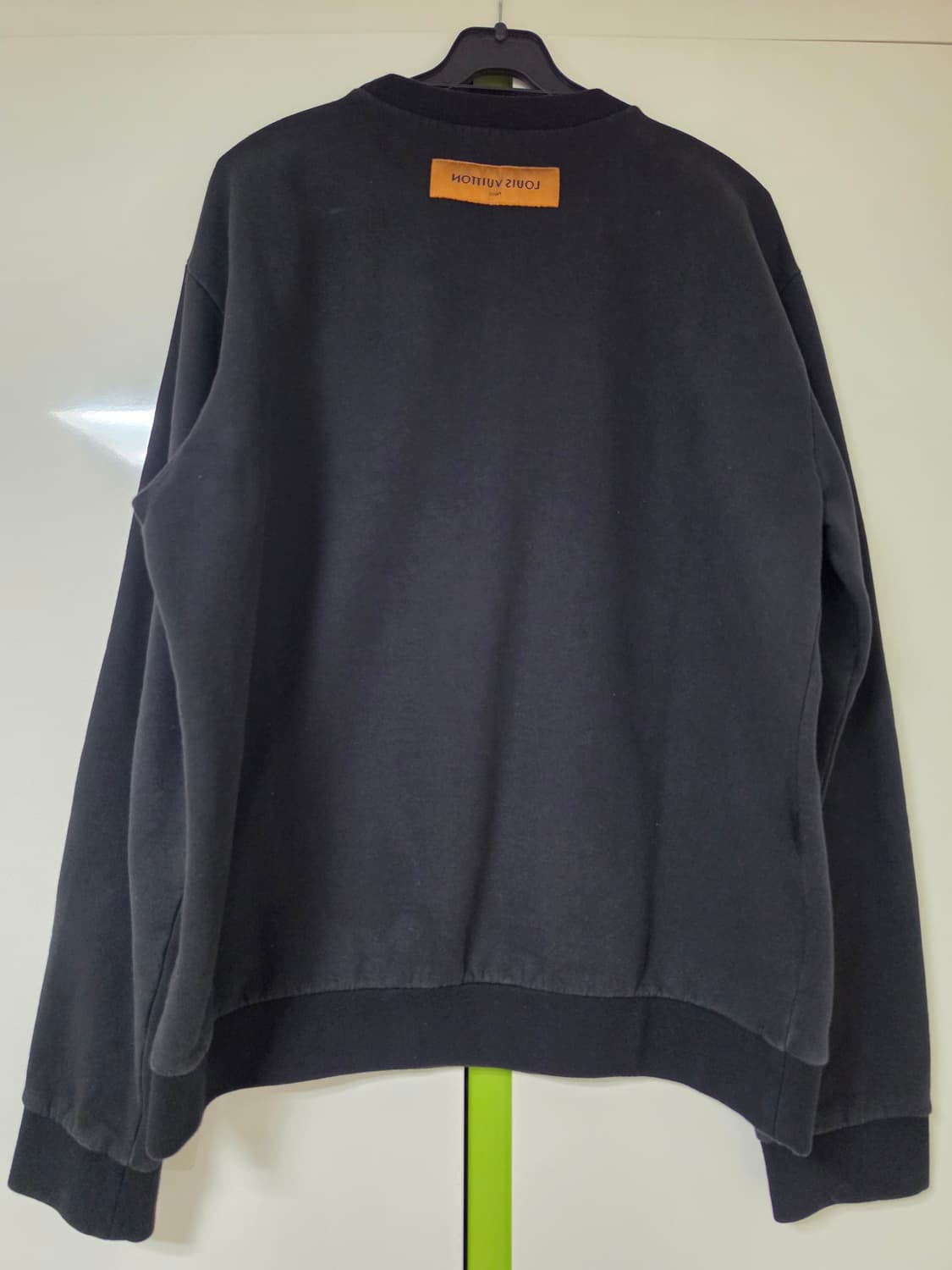 루이비통 LV 로고 블랙 맨투맨 티셔츠 L사이즈 100-105사이즈 상품이미지2