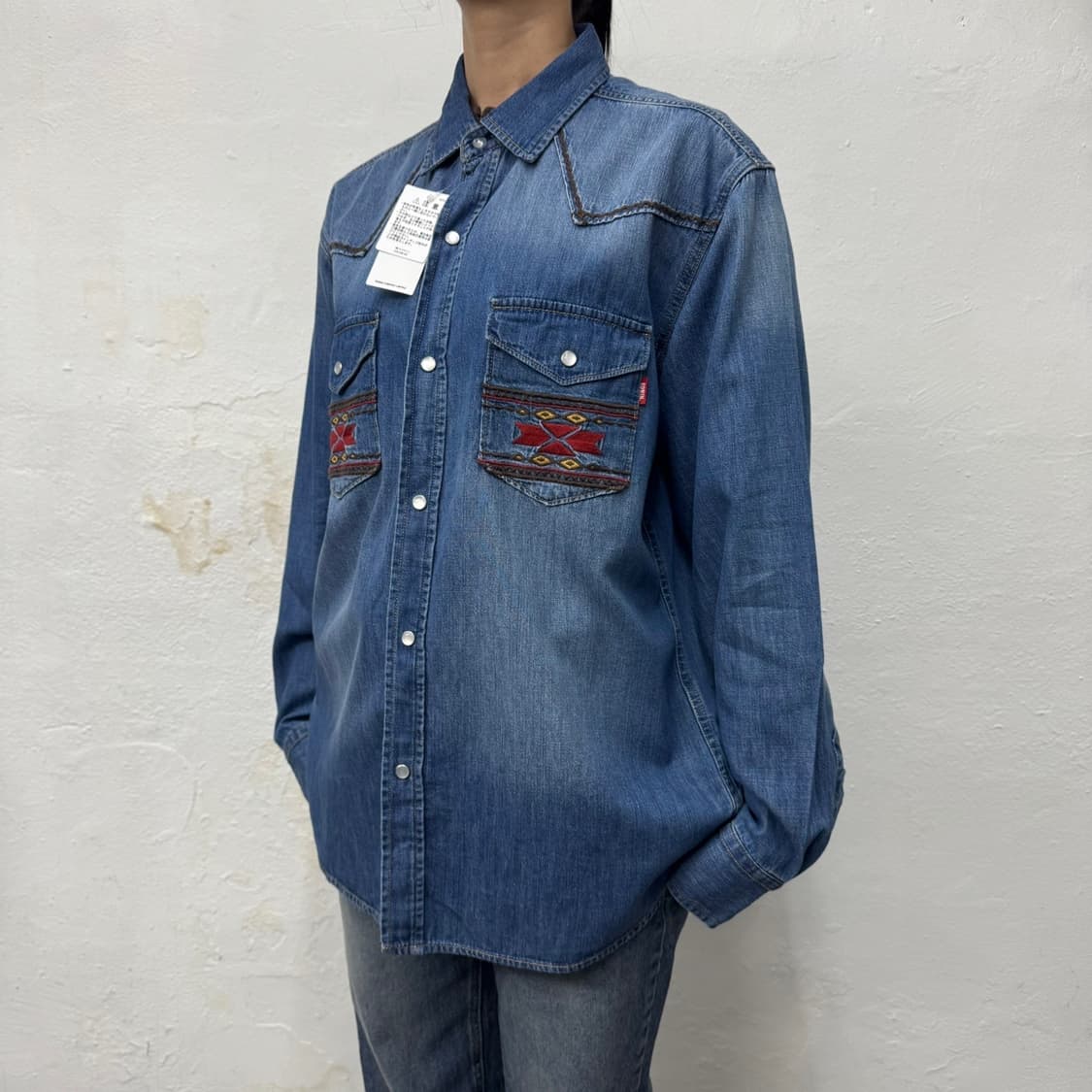 랭글러(Wrangler) 라이트블루 워시드 오르테가 포켓 코튼 웨스턴셔츠 상품이미지1