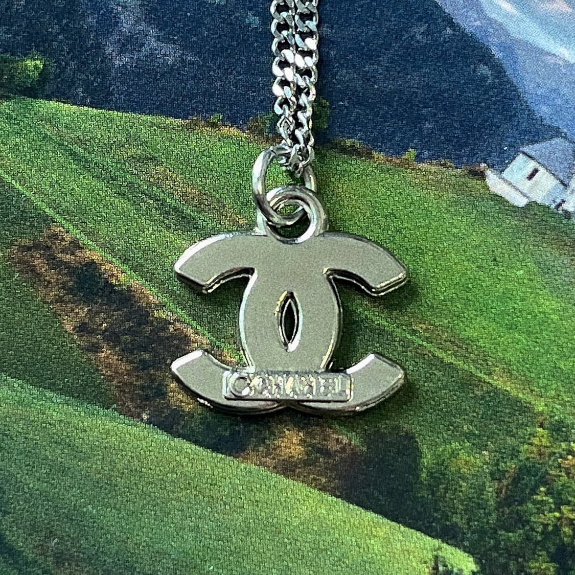 샤넬 클래식 CC로고 실버 목걸이 화이트 상품이미지3