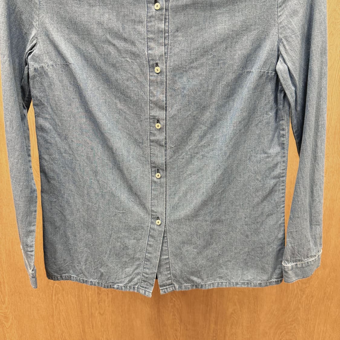 아페쎄 데님 셔츠 프릴 카라 무지 암핏 절개 디테일 레귤러핏 블루 상품이미지5