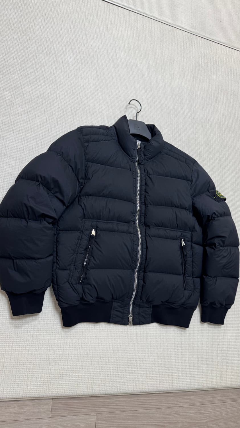 스톤 아일랜드  심리스 터널 나일론 다운 자켓 블랙 - 25FW 상품이미지1