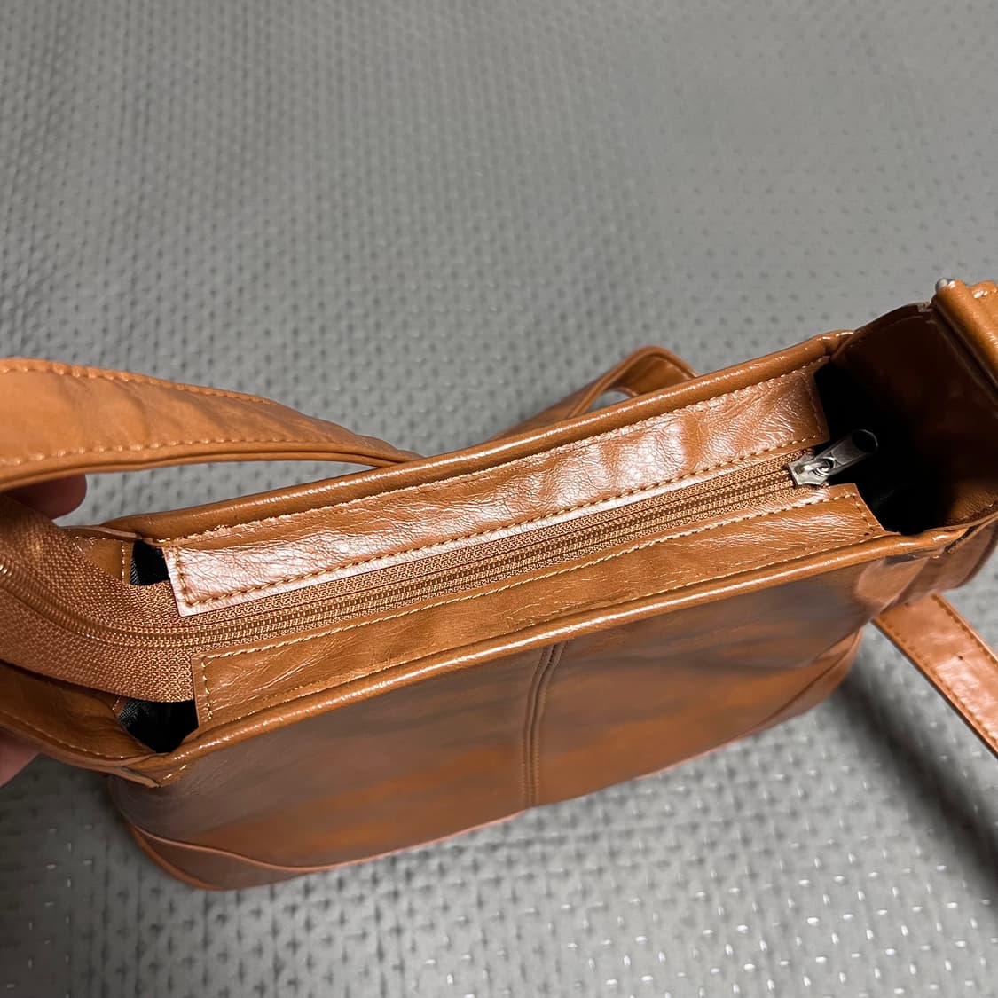 밀로 아카이브 쉘 레더 데이백 (브라운) 상품이미지5