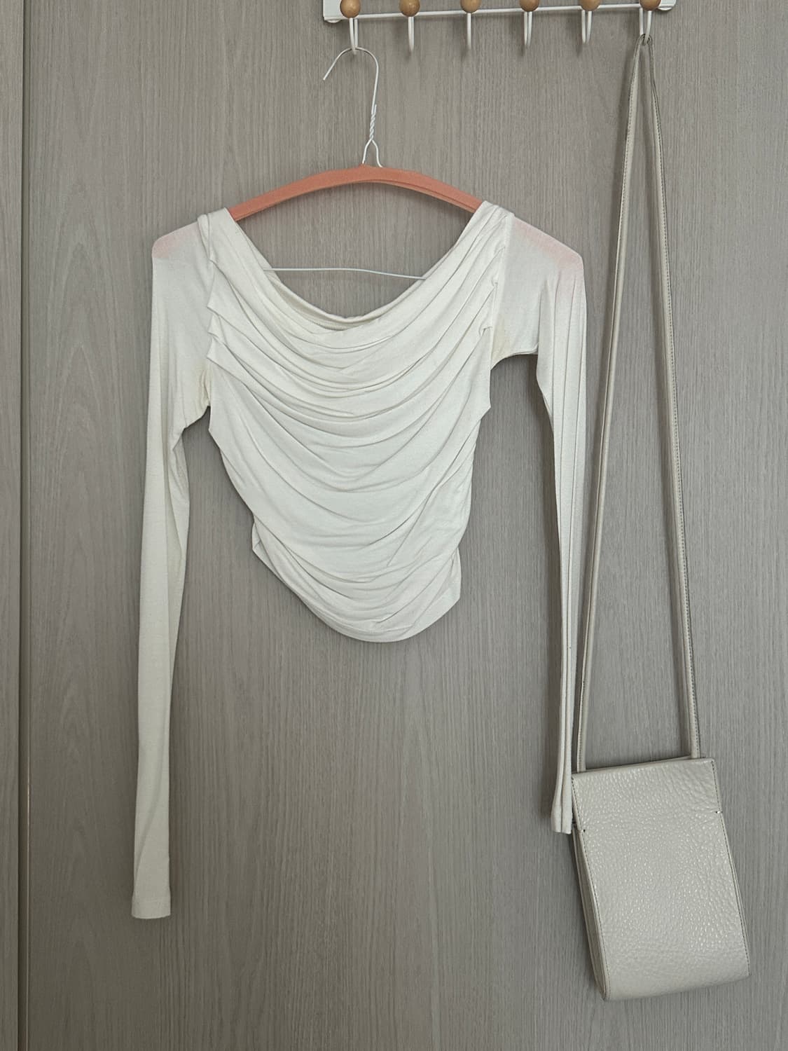 쓰리타임즈 드레이프 탑 블랙 상품이미지5