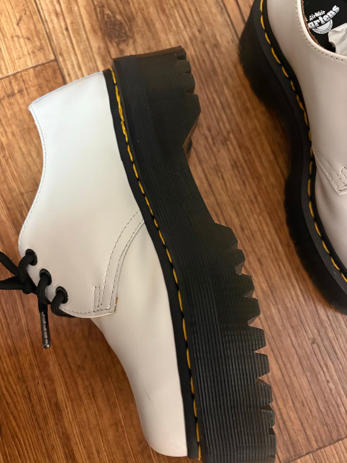 닥터마틴1461 쿼드 스무스 화이트 상품이미지4