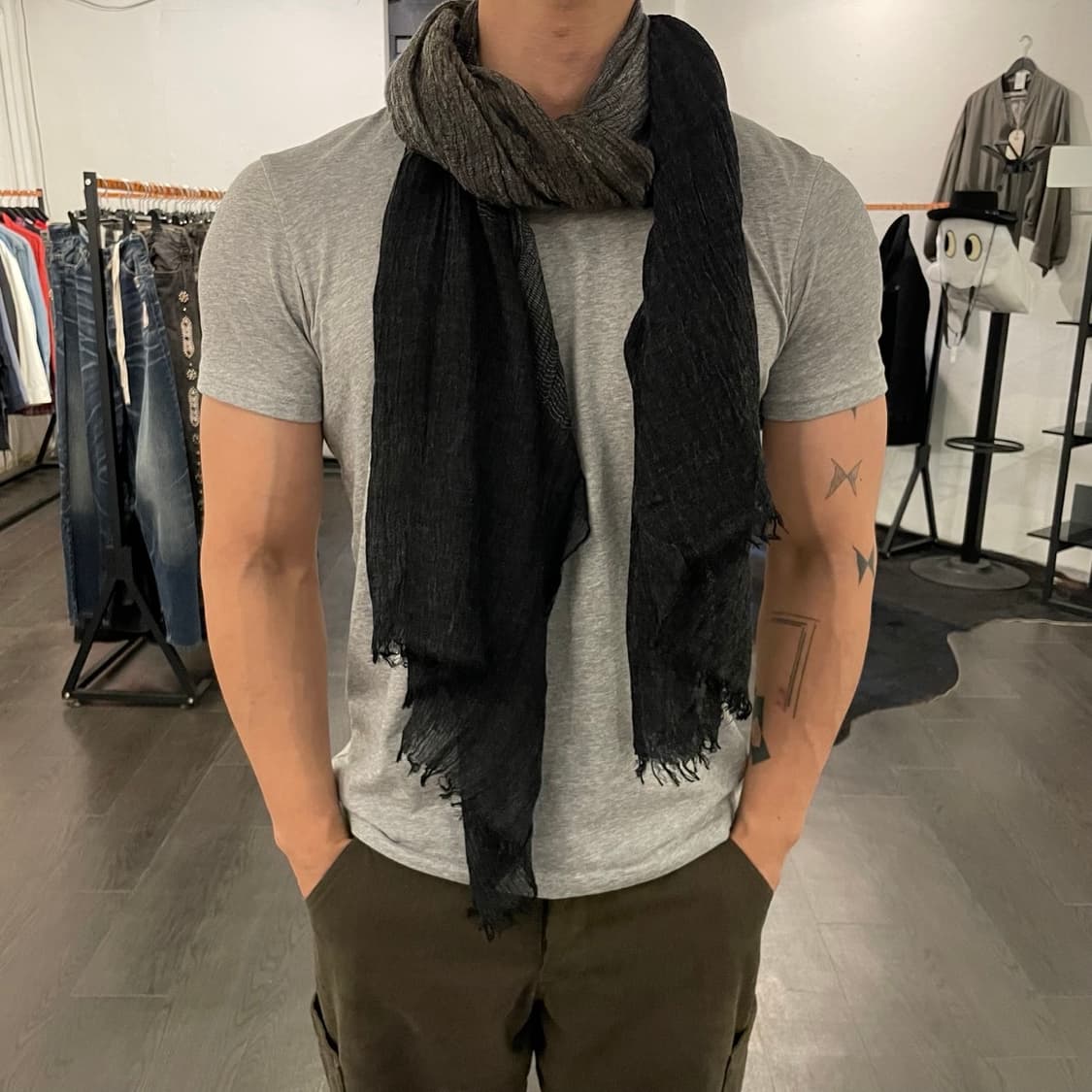 엠포리오 아르마니 주름가공 머플러 상품이미지3