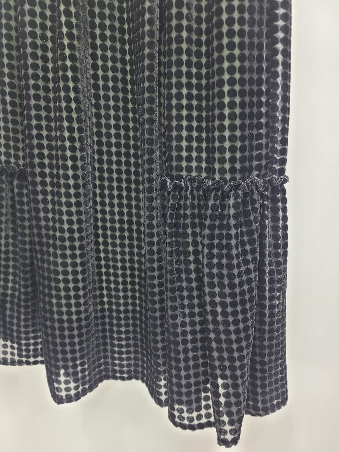 BENETTON 21SS  베네통 벨벳 도트 롱 스커트 / 여 67 블랙 상품이미지4