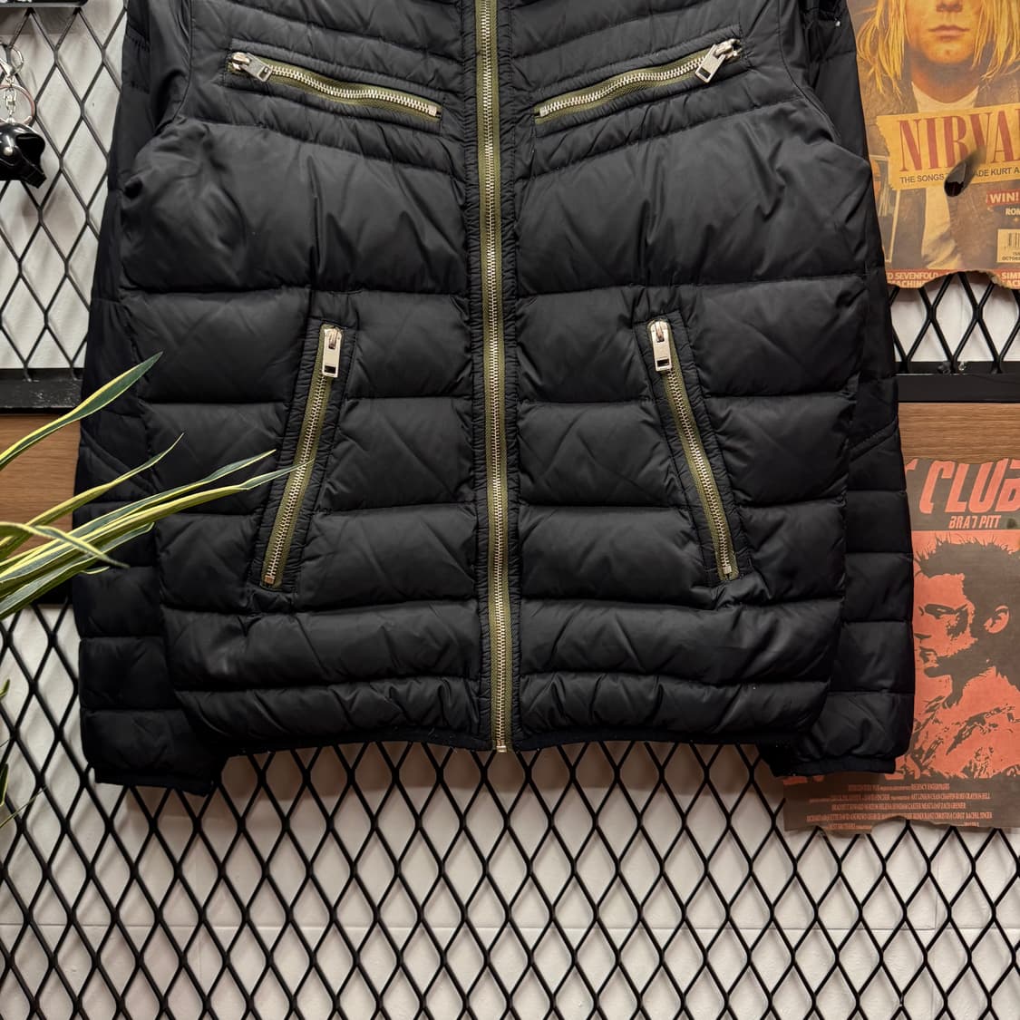 디젤 테크웨어 패딩 자켓 전면 집업 포켓 포인트 블랙 상품이미지4