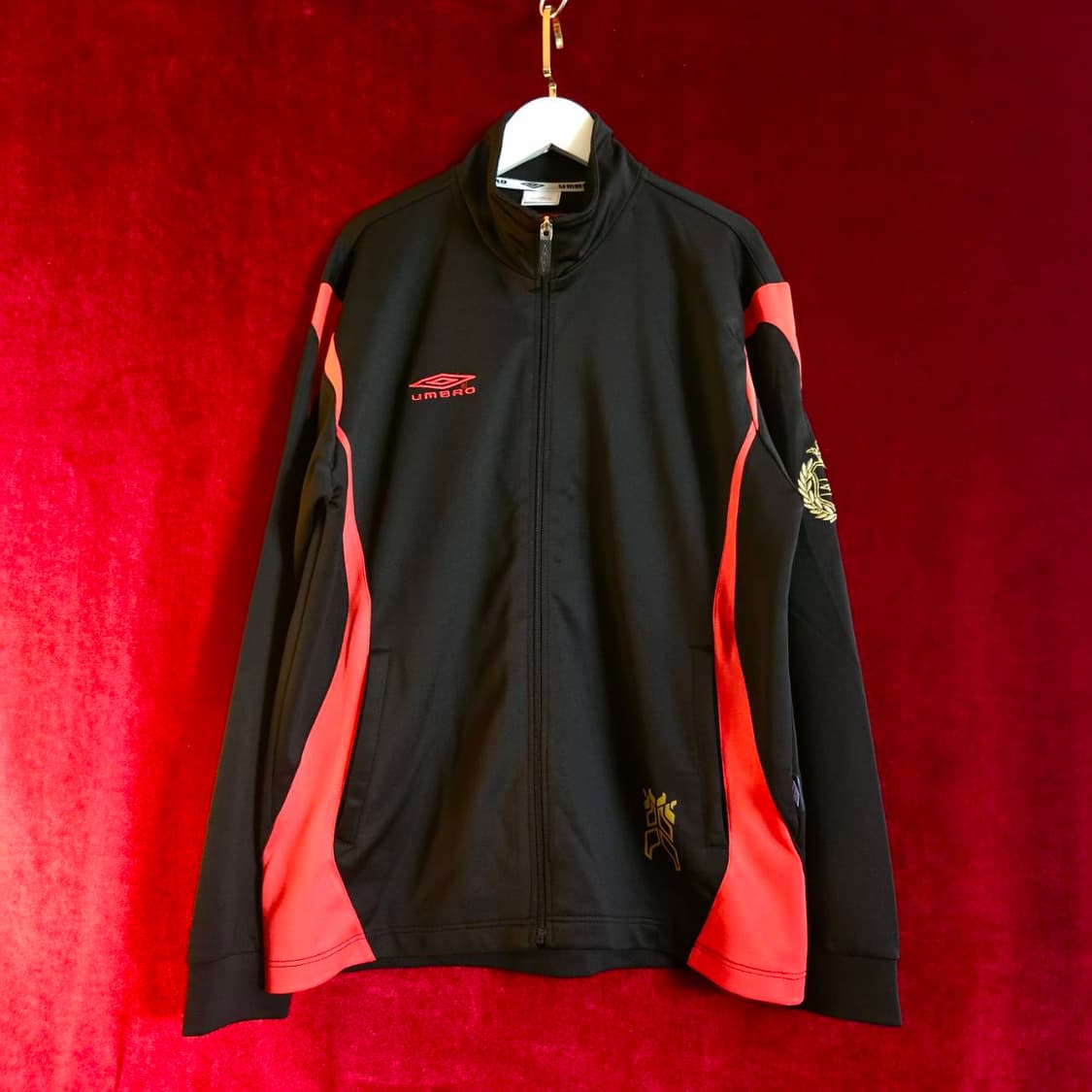엄브로(Umbro) 시그니쳐 로고 골든 견장 트랙탑 저지 M size 상품이미지2