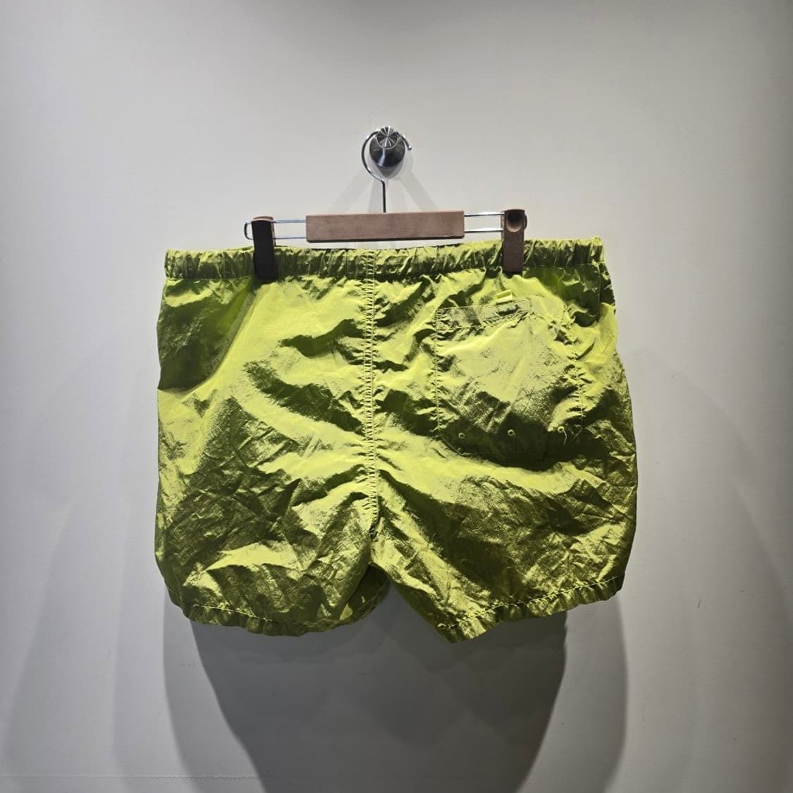 [중고/정품] 스톤 아일랜드 로고패치 나일론 스웜팬츠 라임 XL 상품이미지2