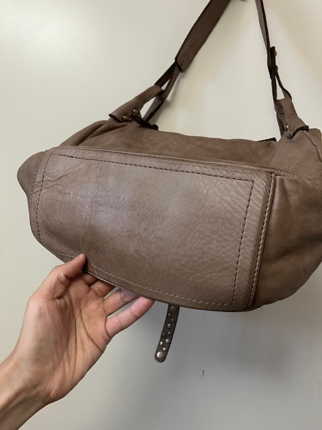 램스킨 스터드숄더백 made in Italy 상품이미지5