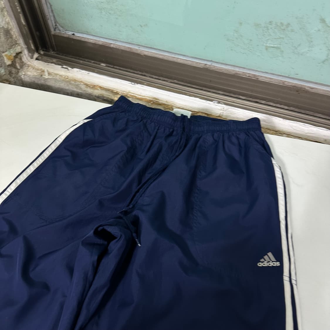 M 아디다스 네이비 삼선스트라이프 기본로고 바막재질 트랙팬츠 상품이미지5