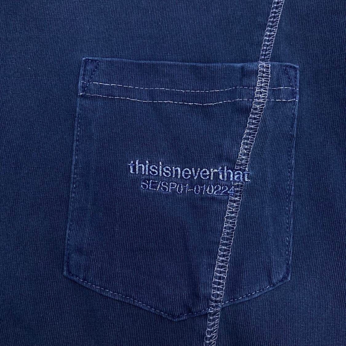 디스이즈네버댓 네이비 컬러 스몰 로고 롱슬리브 긴팔티 상품이미지2