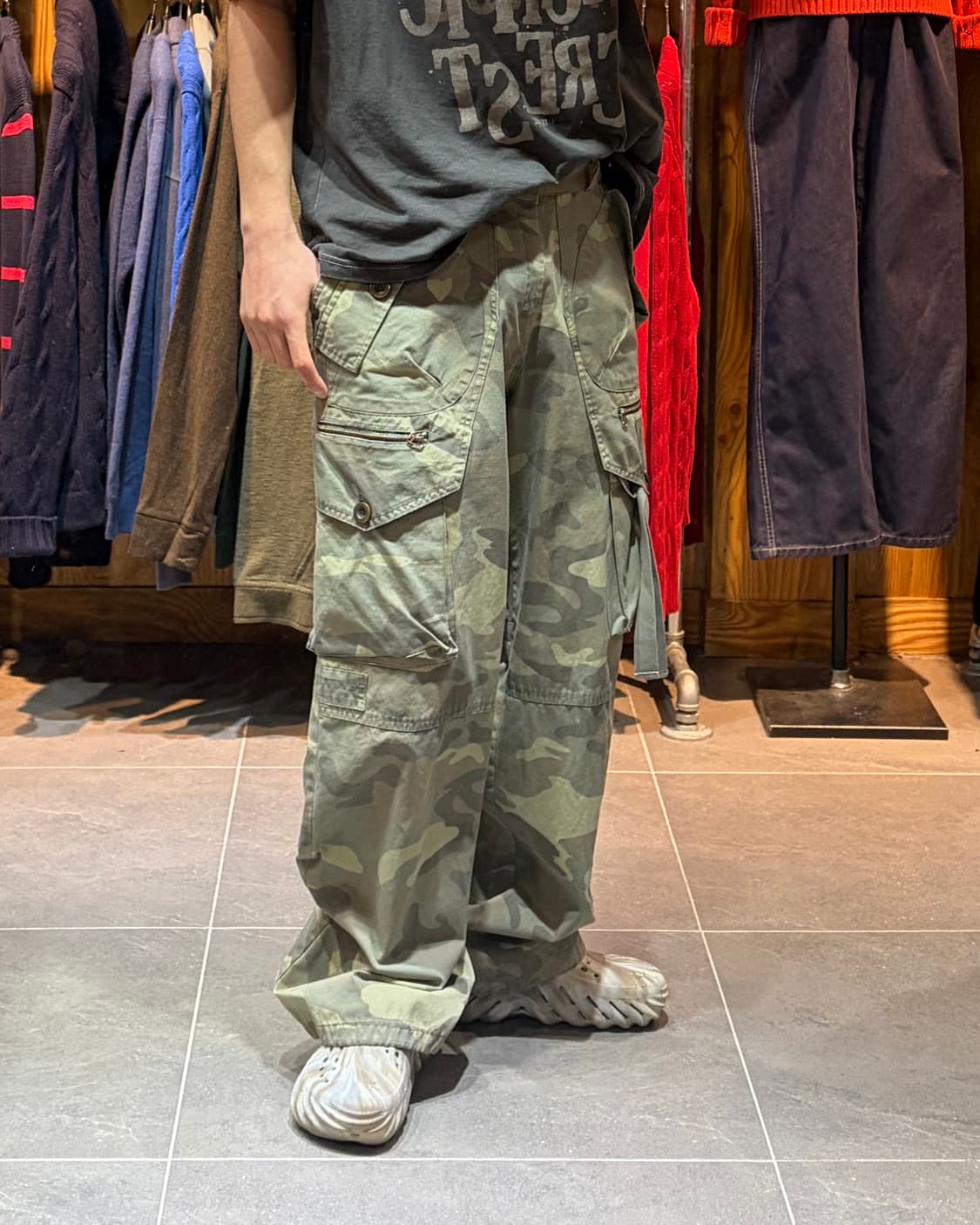 33in 포켓 절개 디테일 그린 카모플라주 카고팬츠 상품이미지1