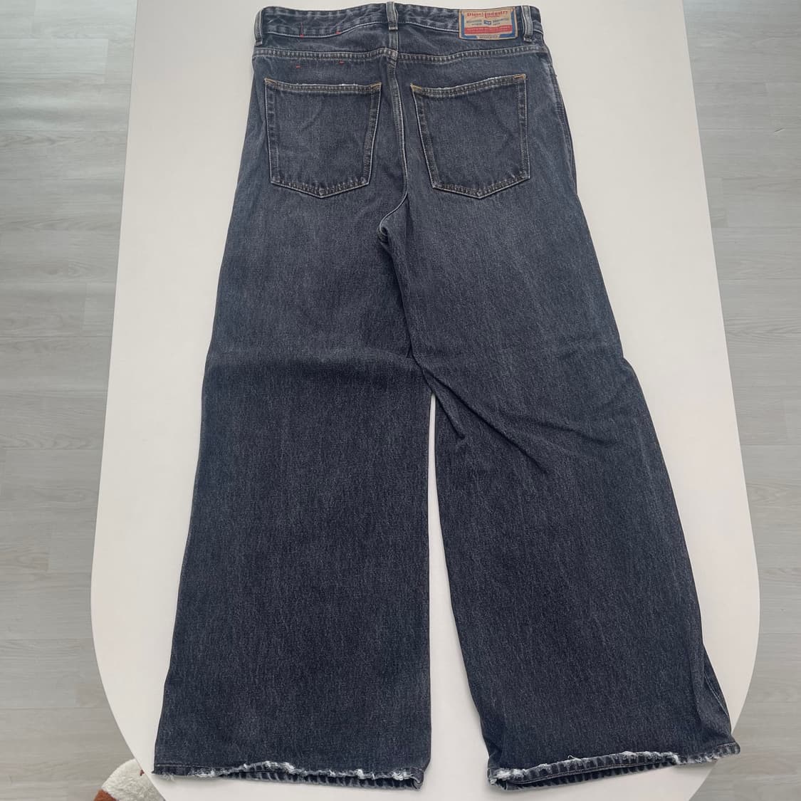 디젤 디라이즈 디스트레스드 스트레이트 진 상품이미지2