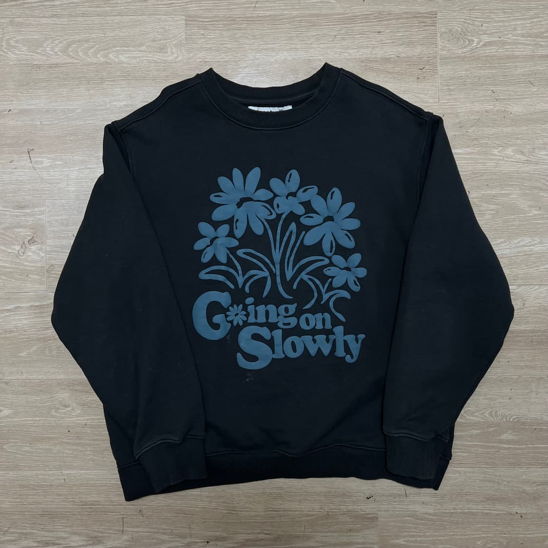 비바스튜디오 플라워 빅로고 맨투맨 크루넥 티셔츠 [블랙] L/100 상품이미지1