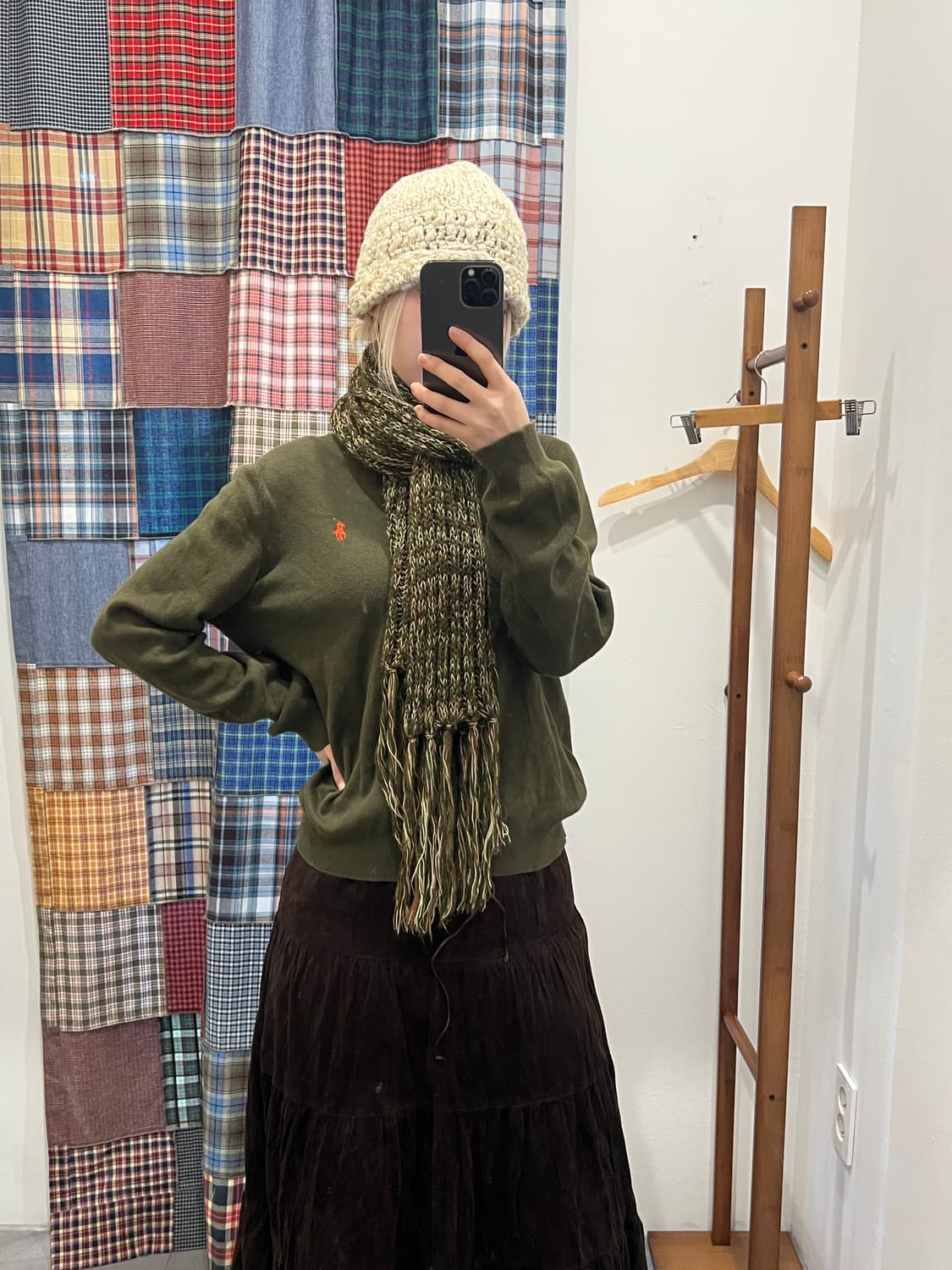 폴로 카키 브이넥 니트 상품이미지1