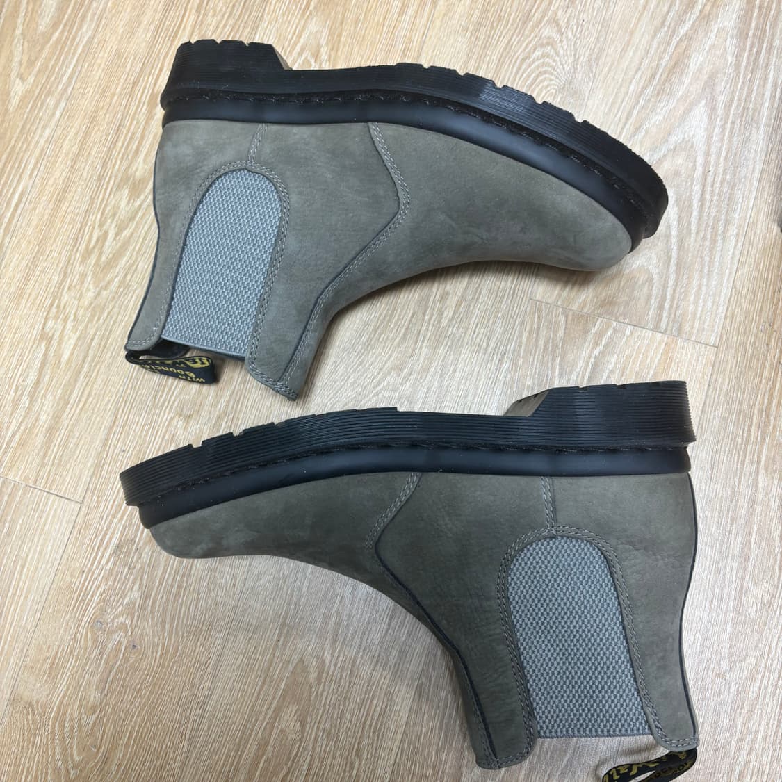 닥터마틴 2976 첼시 부츠 니켈 그레이 누벅 UK8 (270) 상품이미지5