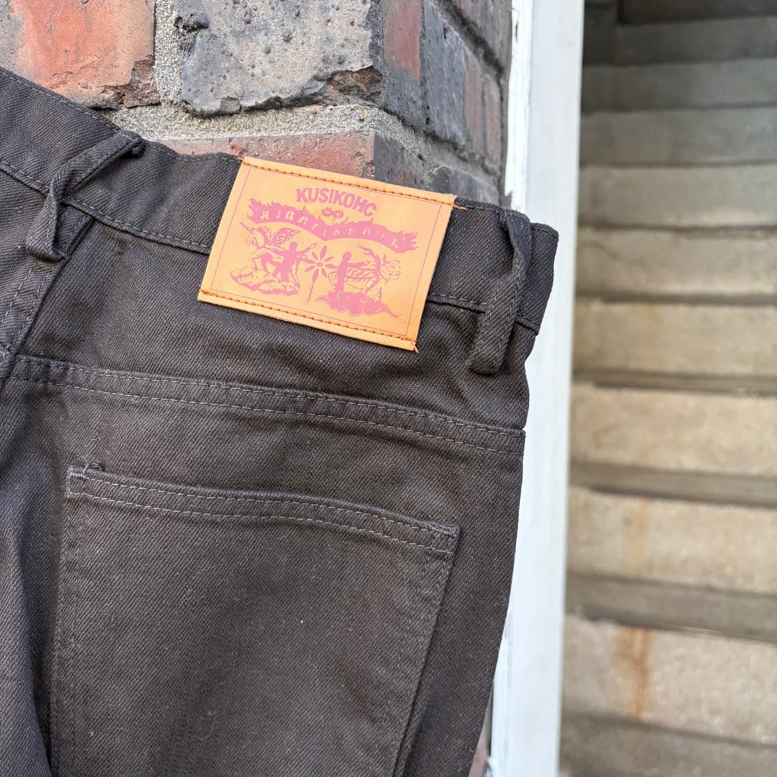 쿠시코크 블랙 멀티 리벳 데님 팬츠 상품이미지7