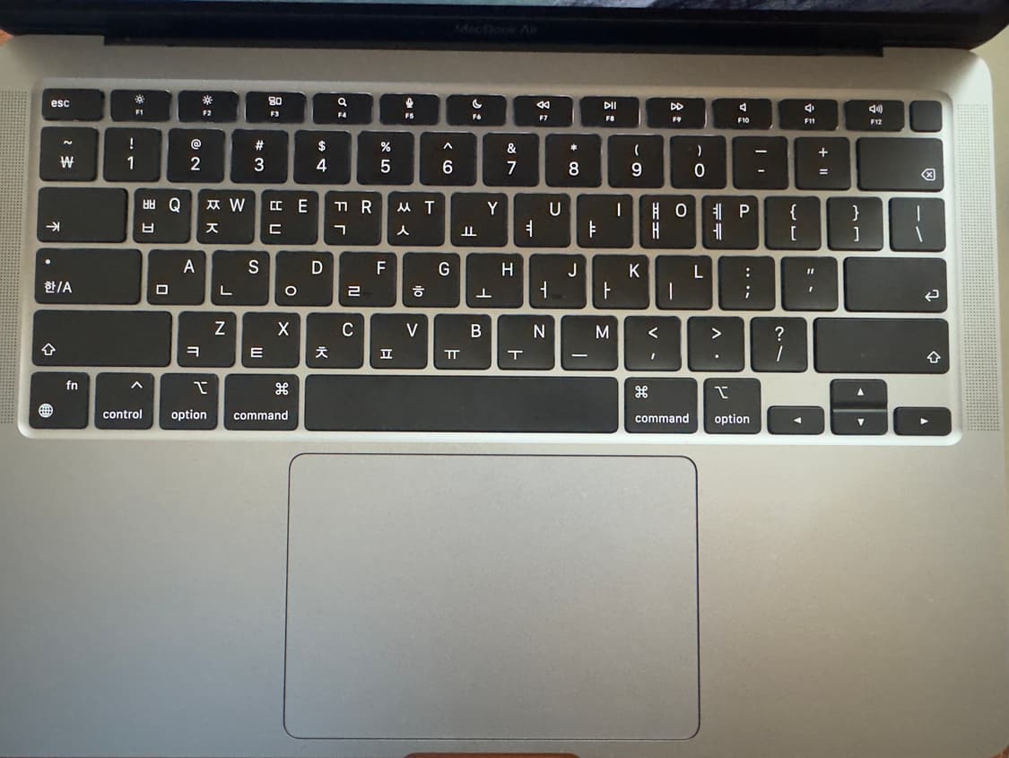 애플 맥북 에어 M1 8GB 성능 배터리 88% 정품파우치 특A급 상품이미지3