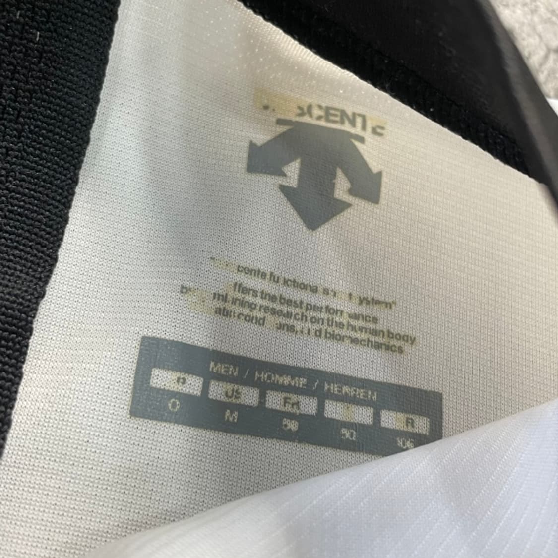 100 데상트 집업  상품이미지3