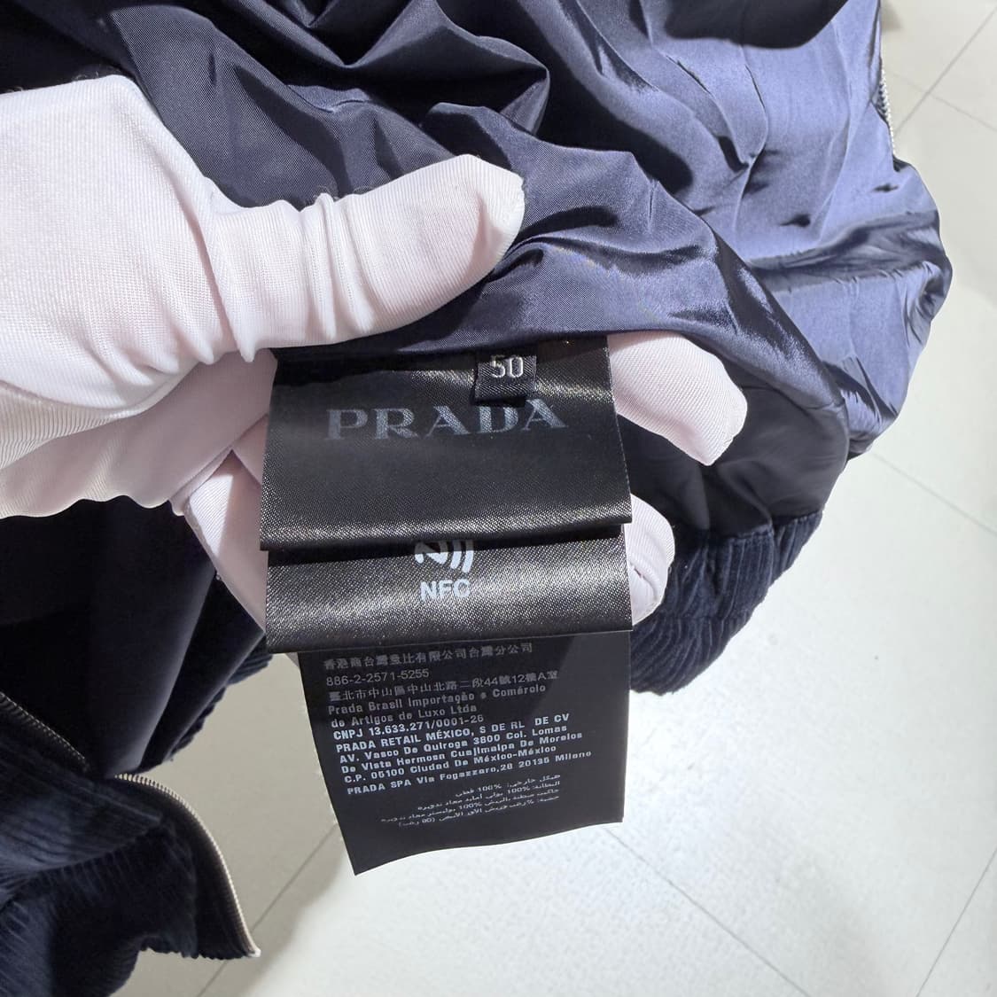50 / 프라다 코듀로이 후드 네이비 패딩 상품이미지6