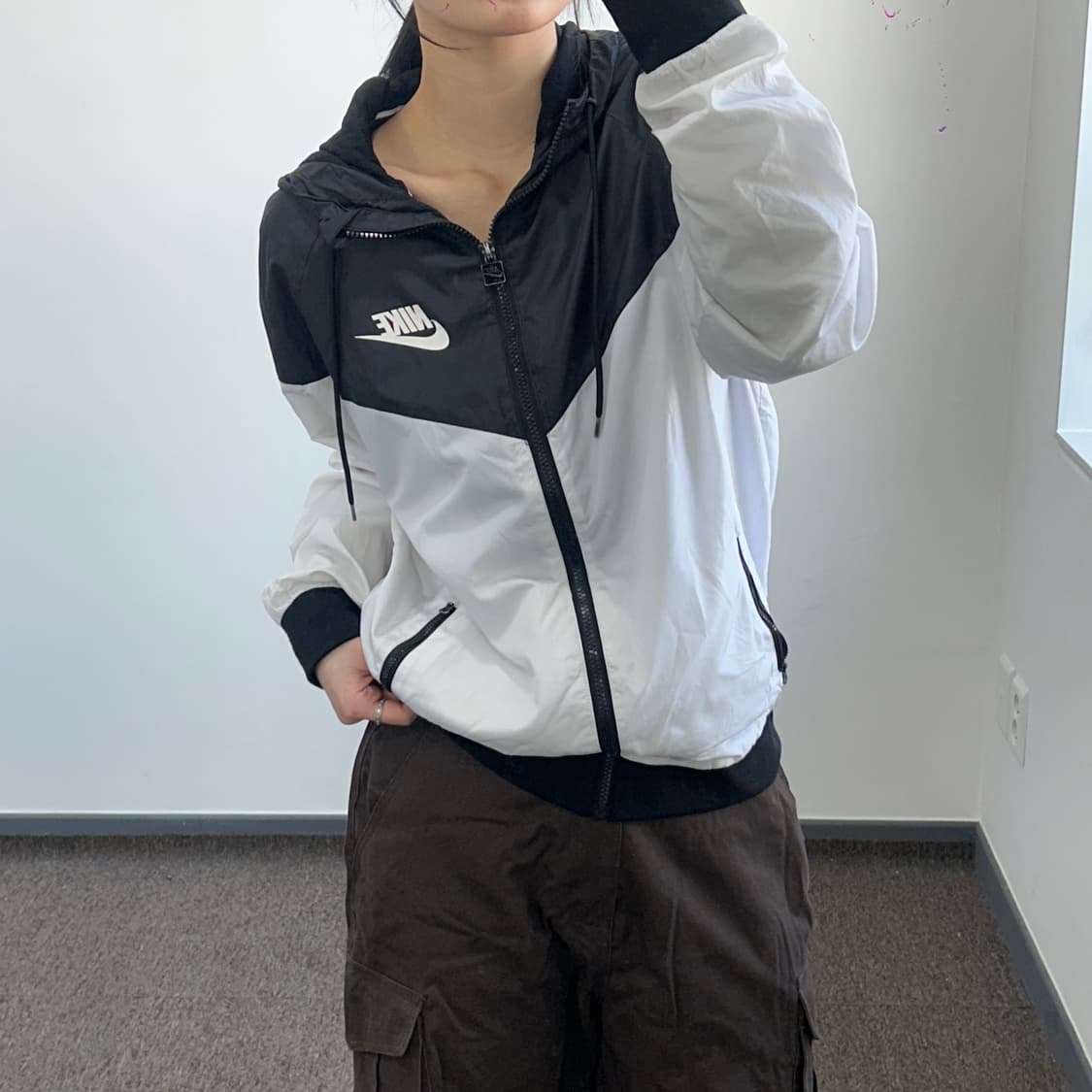 Nike 나이키 스몰로고 블랙 배색 윈드러너 자켓   상품이미지3