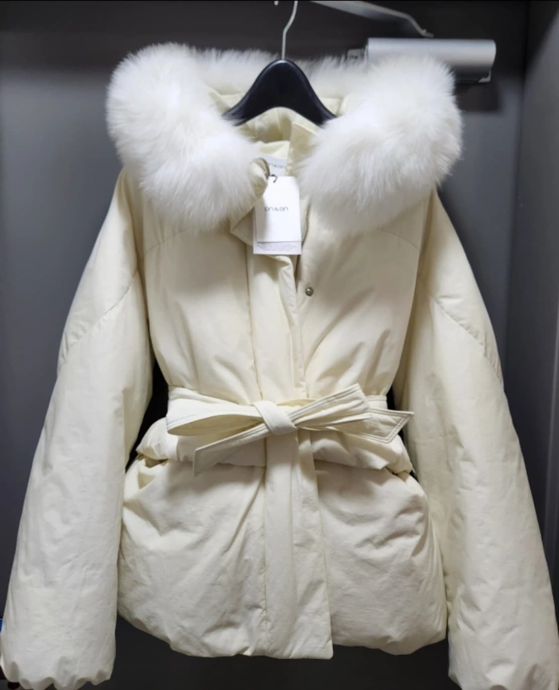 새상품 온앤온 폭스퍼 구스 숏다운 01 정채연 상품이미지1