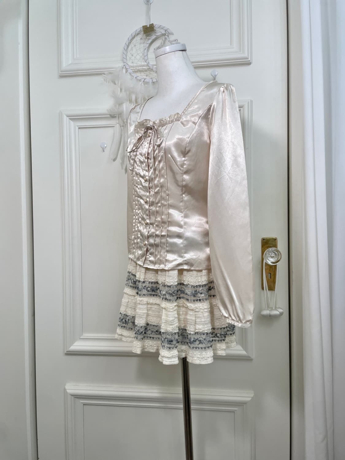 EF-DE beige satin ruffle bow shirring bl 상품이미지3