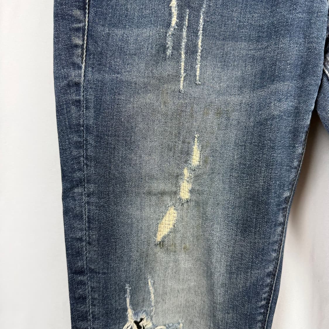 (29) 게스 슬림핏 데미지 중청 데님 팬츠 상품이미지4