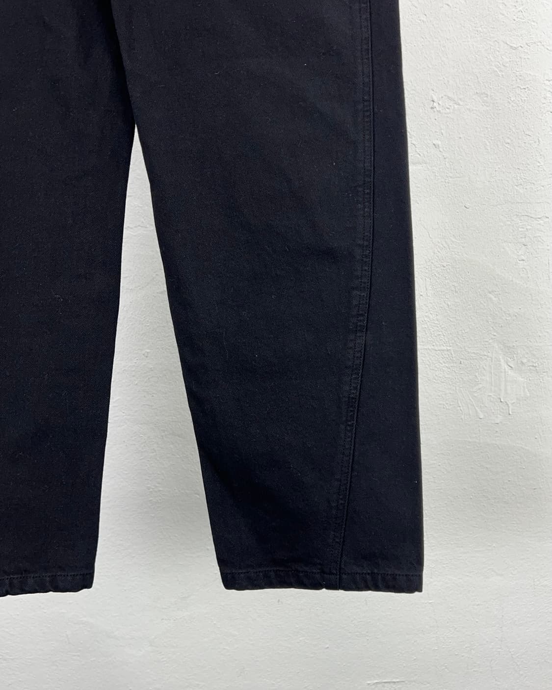 르메르 블랙 트위스트 헤비 데님 팬츠 상품이미지5