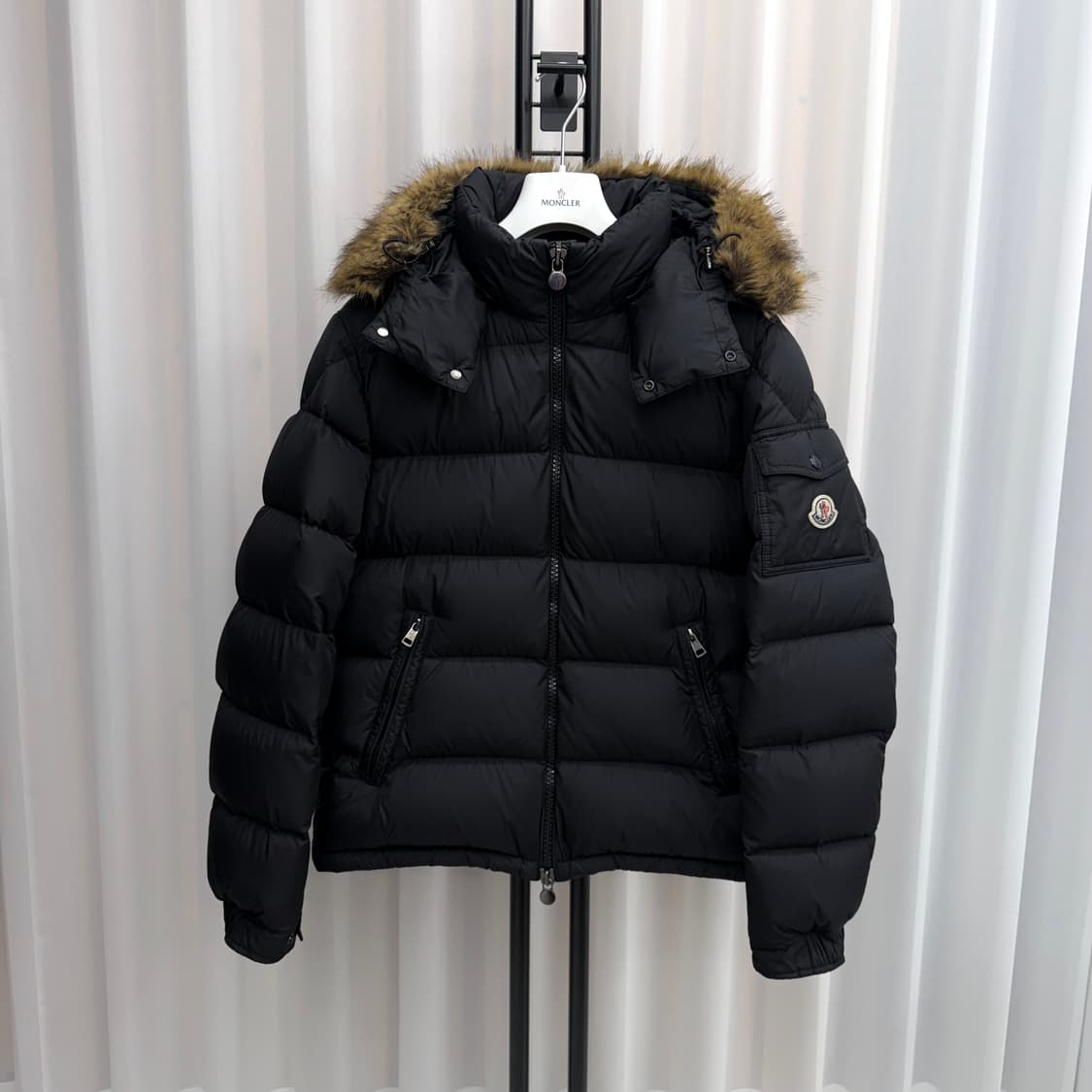 [3] 몽클레어 마야프 다운 숏 패딩 블랙 상품이미지1