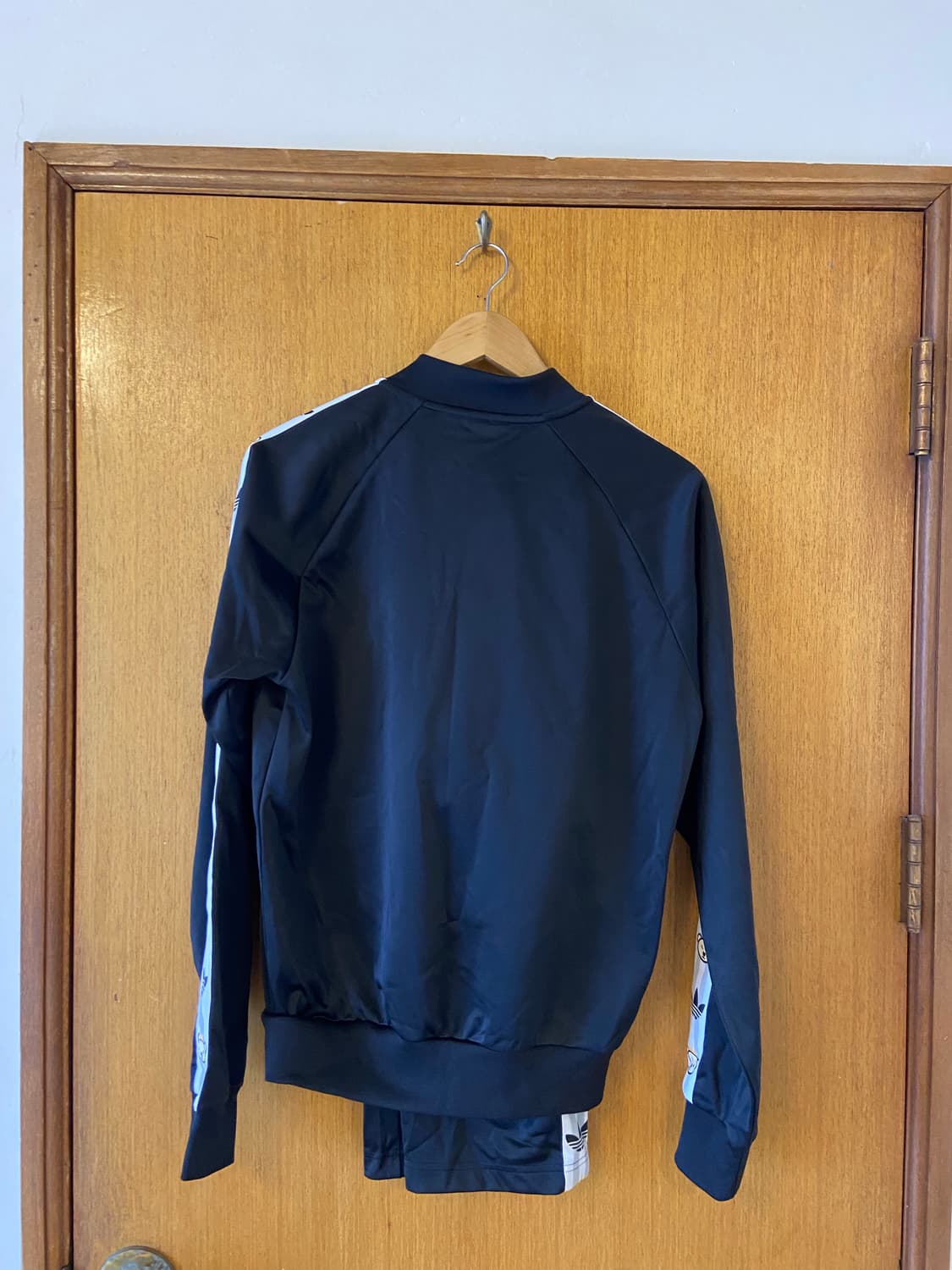 니고베어 아디다스 블랙 트랙탑 셋업 상품이미지7