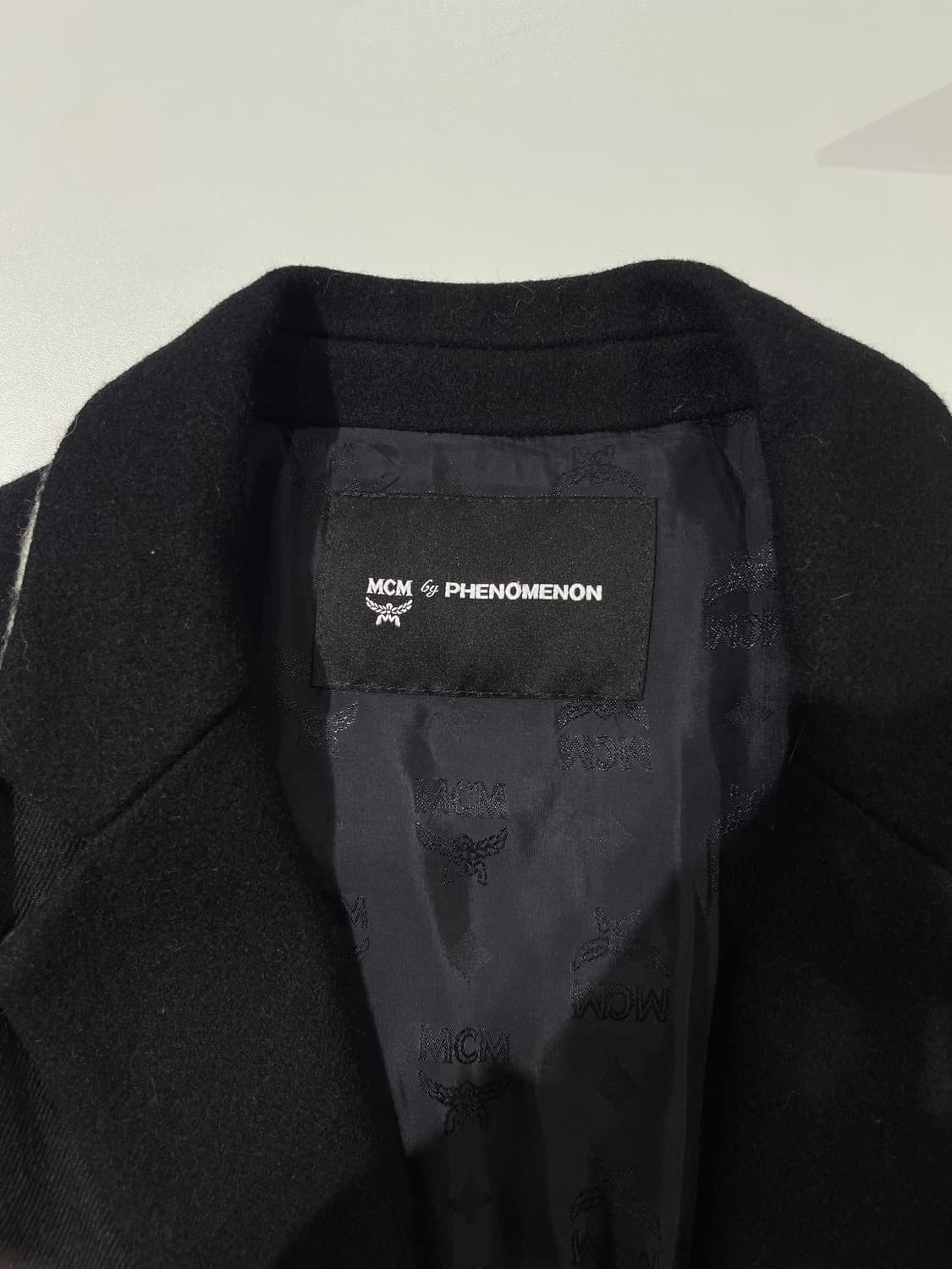 mcm x 페노메논 블랙 퍼 도킹 체크 데님 롱 자켓 상품이미지7
