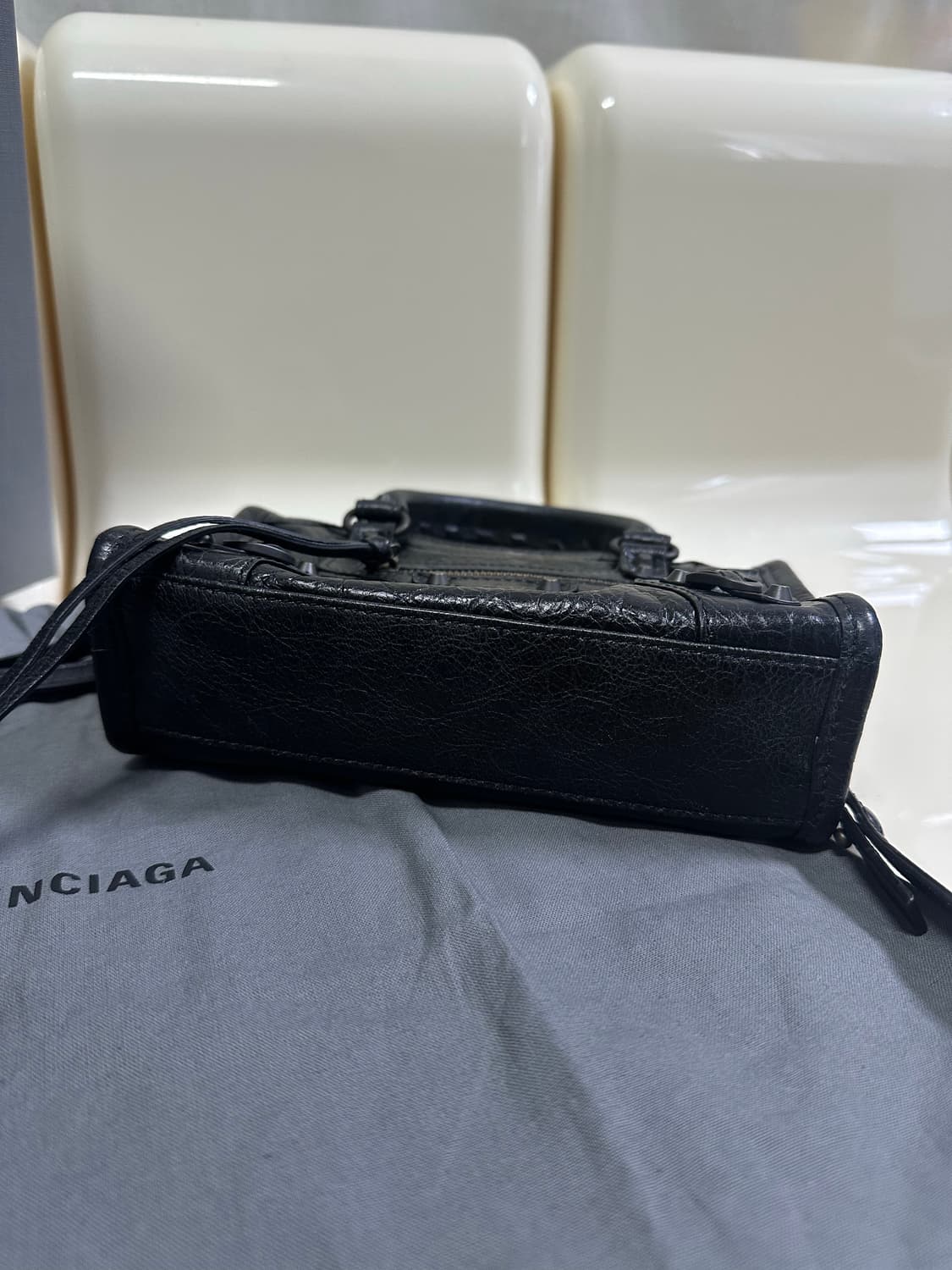 [새상품급 정품] 발렌시아가 르 시티 모터백 나노 블랙 상품이미지3