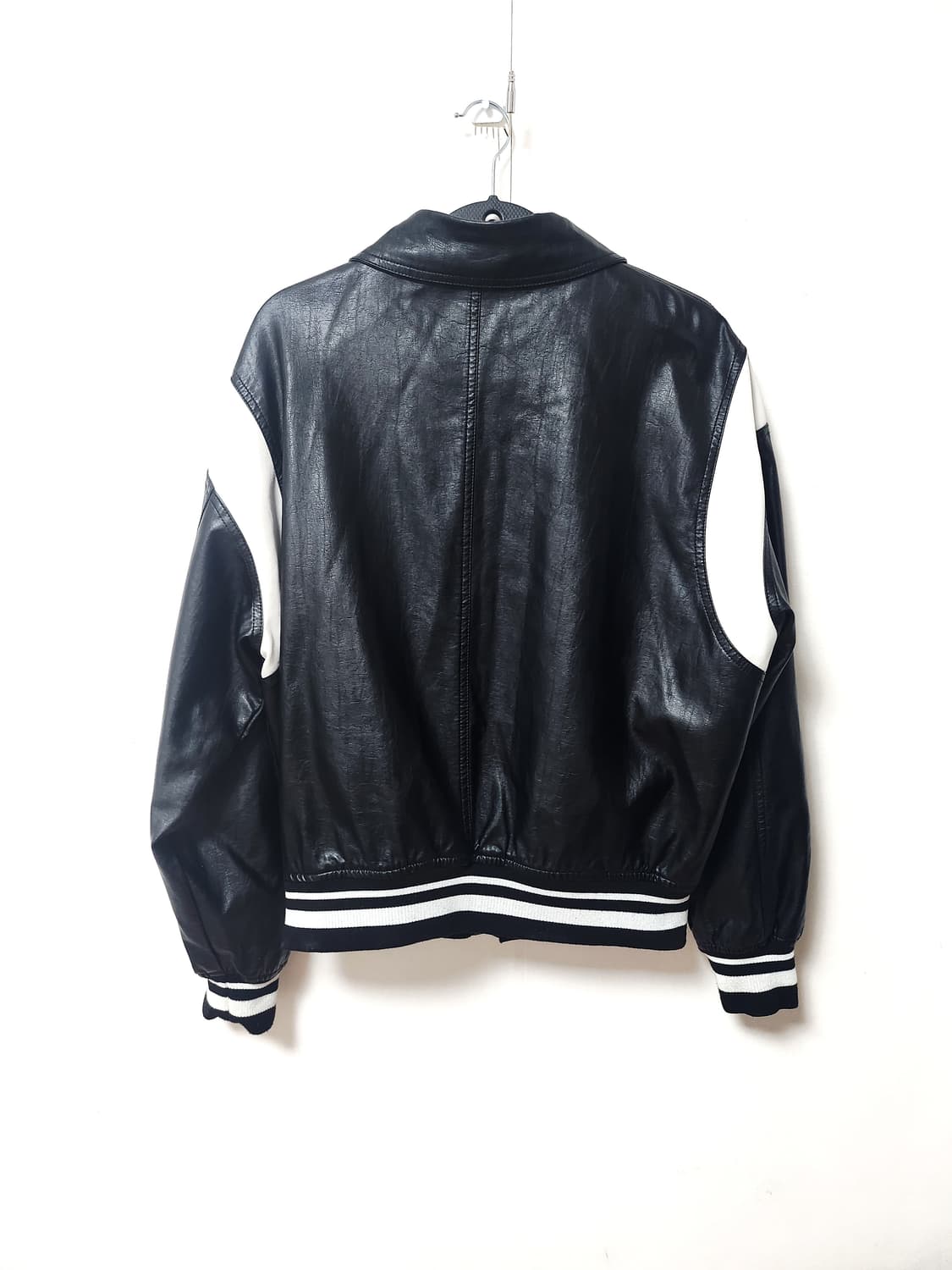 VTWO 브랜드의  레더 바시티 자켓 상품이미지2