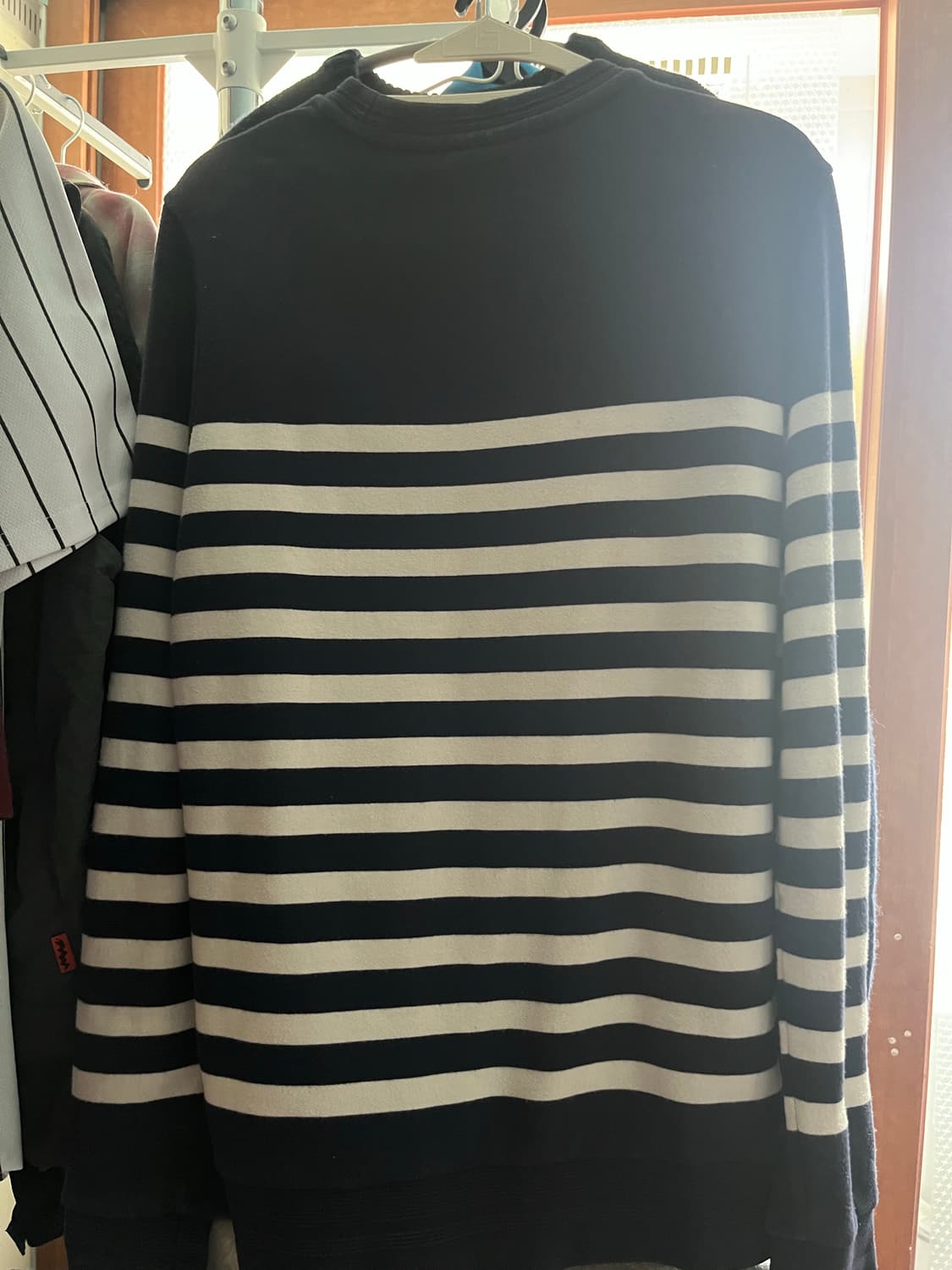 라코스테 스트라이프 맨투맨 네이비 상품이미지3