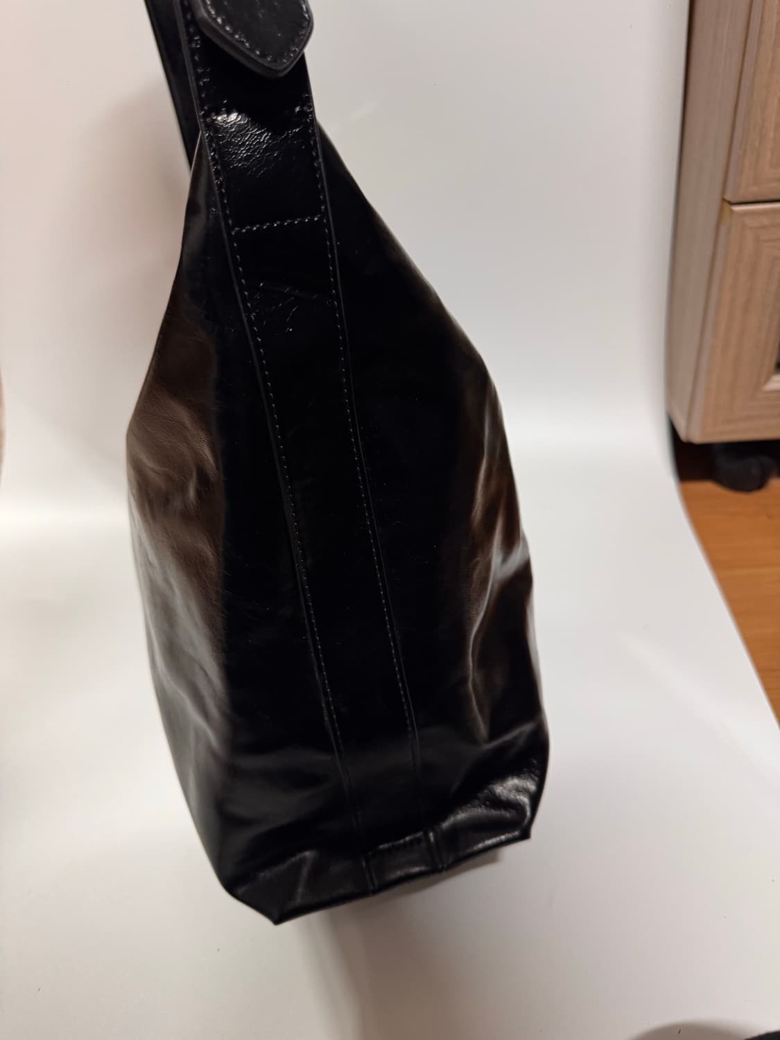 아더템보 블랙 숄더백 상품이미지7