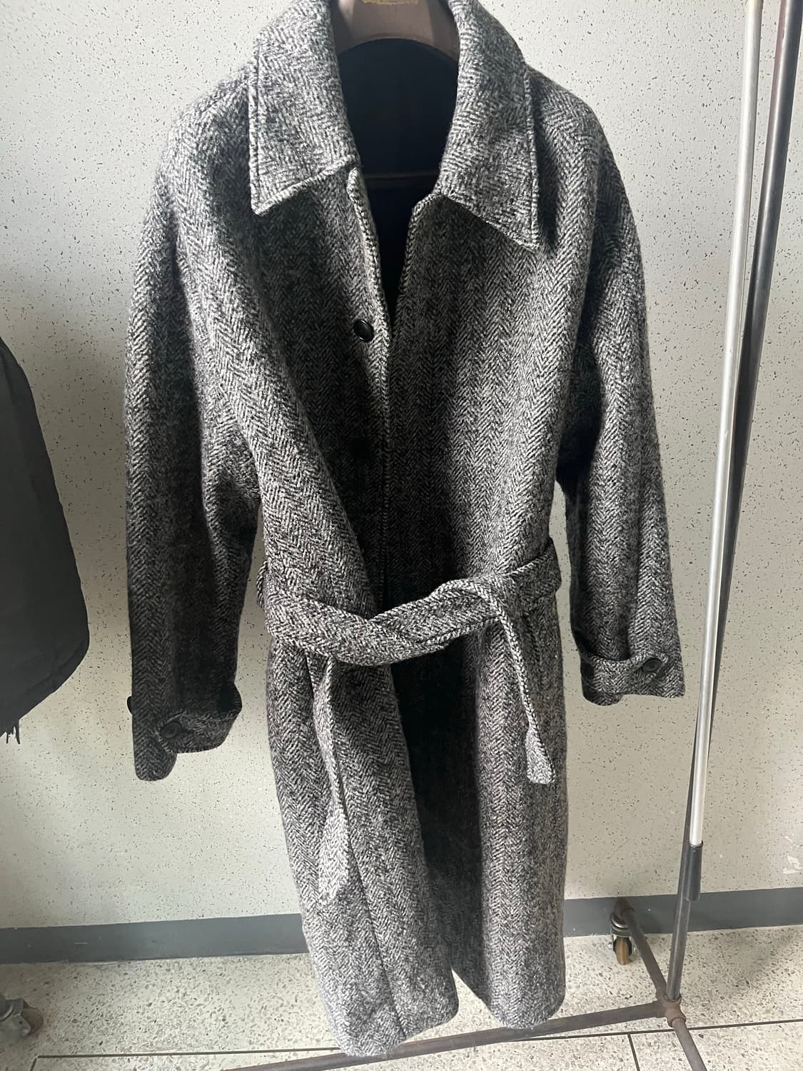 쿠어 헤링본 발마칸 오버핏 울코트 상품이미지1