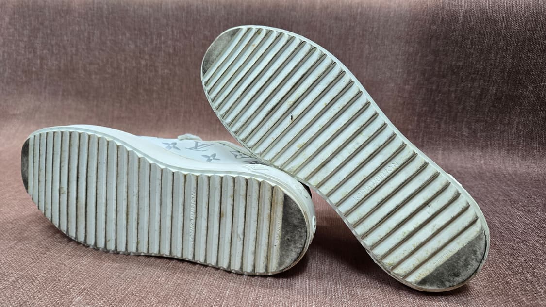 루이비통 정품  230mm- 일회착 타임아웃 이니셜 레더 스니커즈  상품이미지6