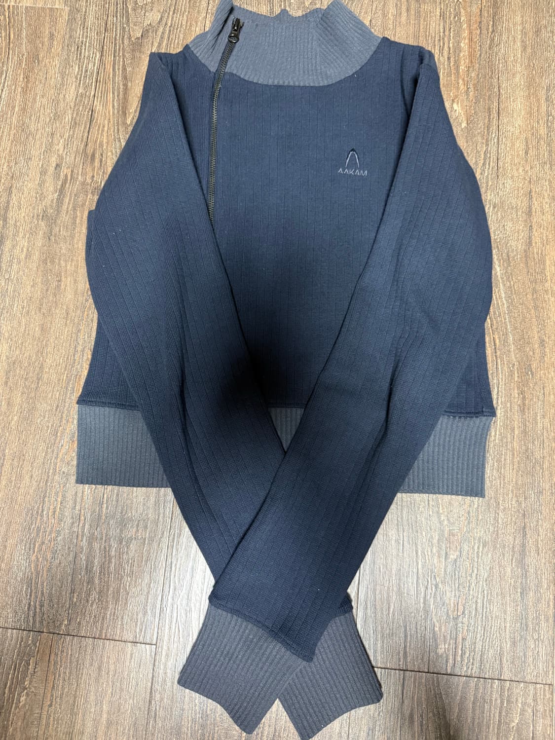 아캄 사이드넥 집업 네이비 1사이즈 상품이미지2