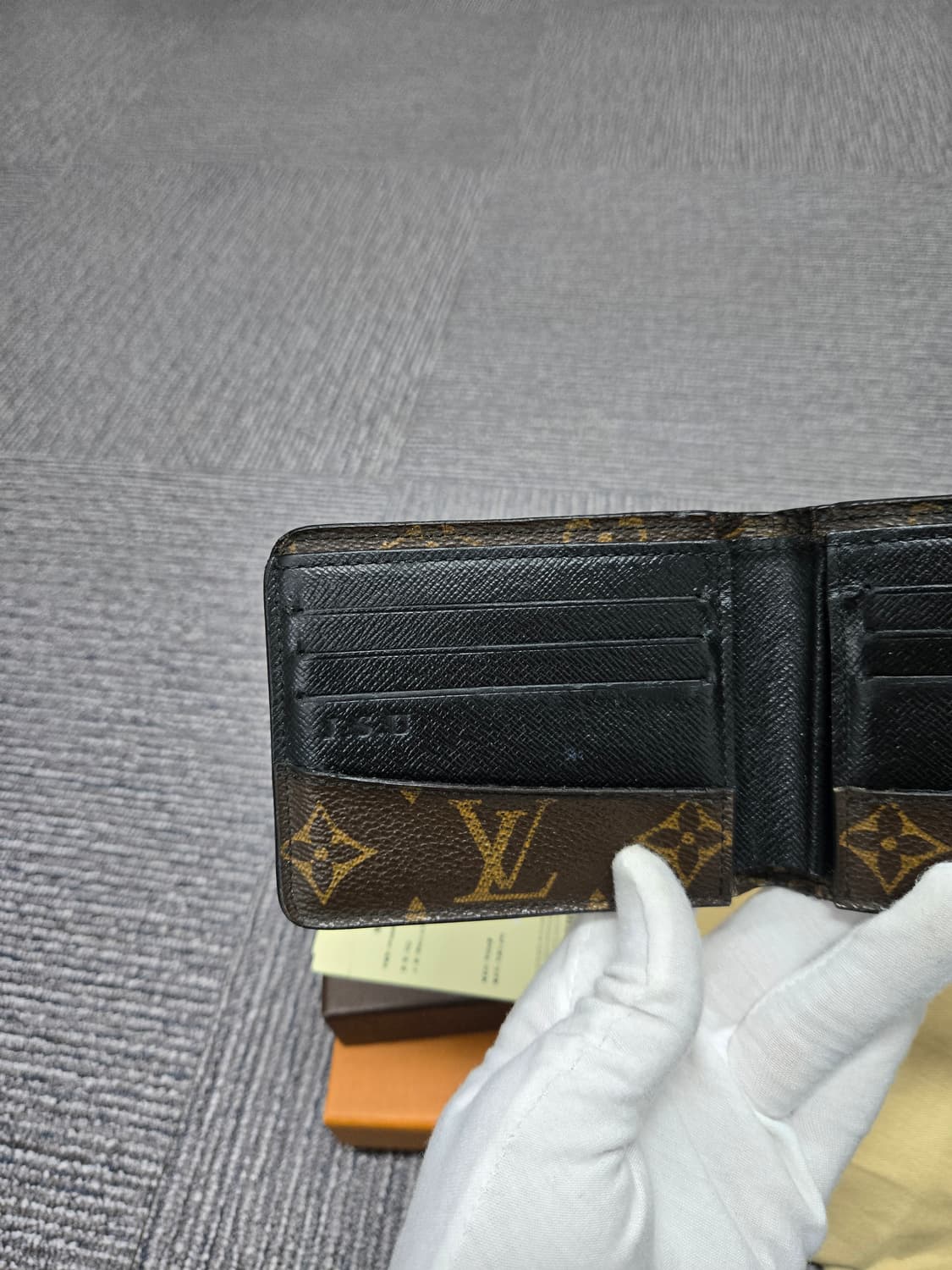 [특가][정품]루이비통 마카사르 반지갑 상품이미지5